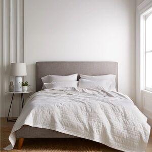 Quince Neutral White Box Quilt - King
